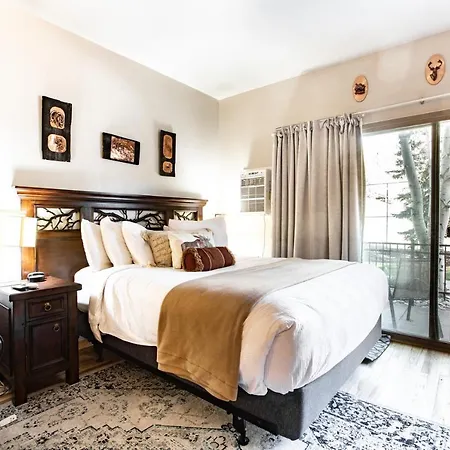 Prospector Square By White Pines Apartment